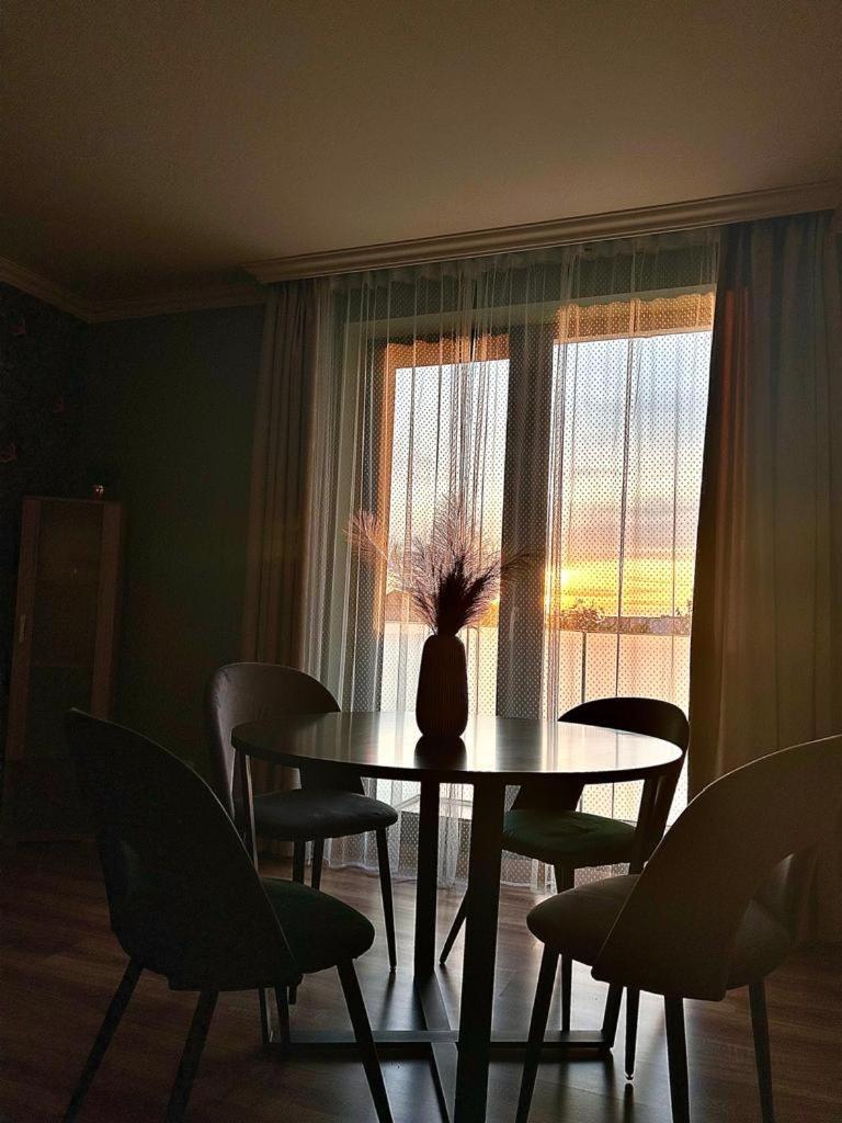 Becca'S Downtown Apartment With Private Parking أرادايا المظهر الخارجي الصورة