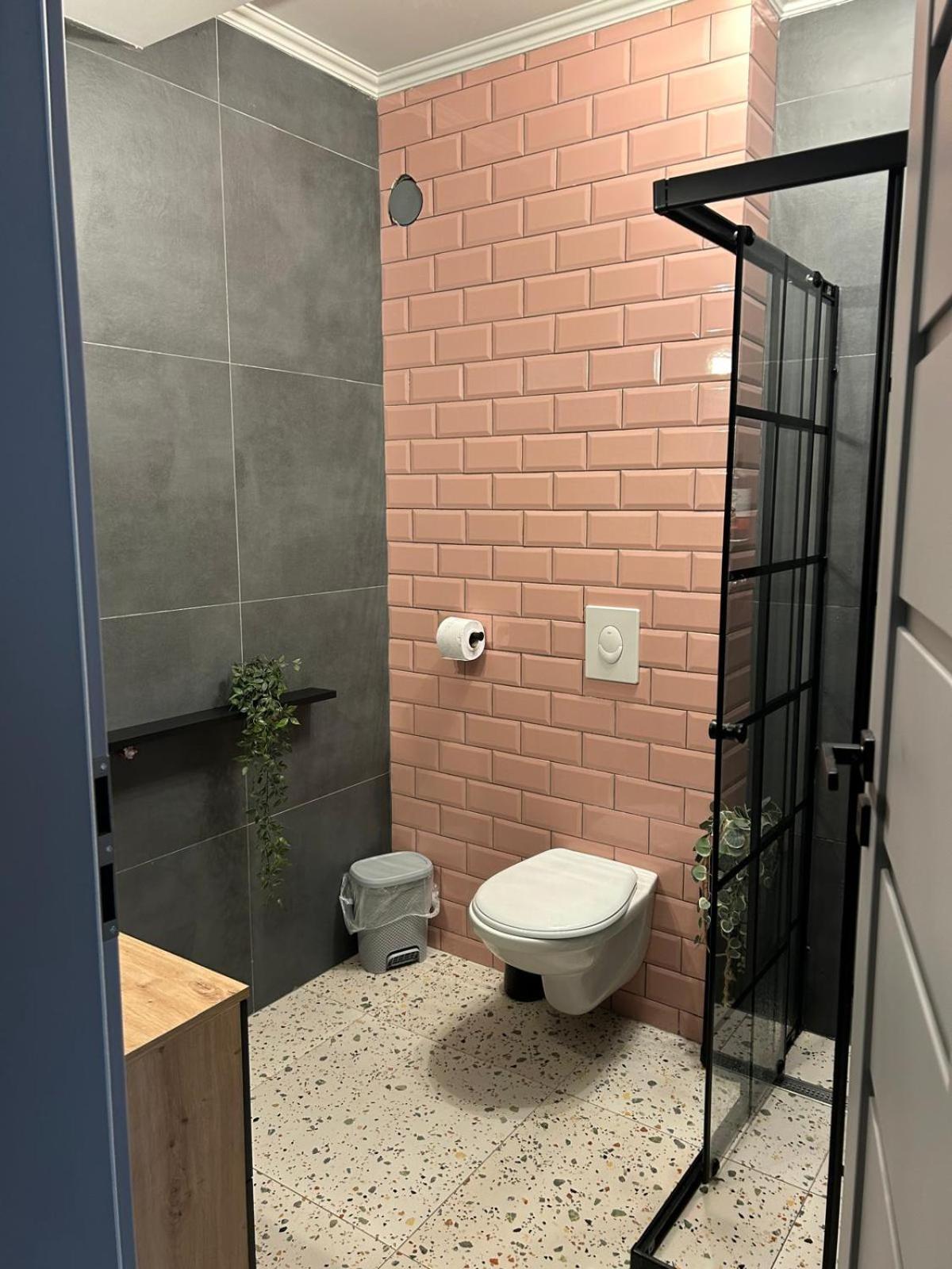 Becca'S Downtown Apartment With Private Parking أرادايا المظهر الخارجي الصورة